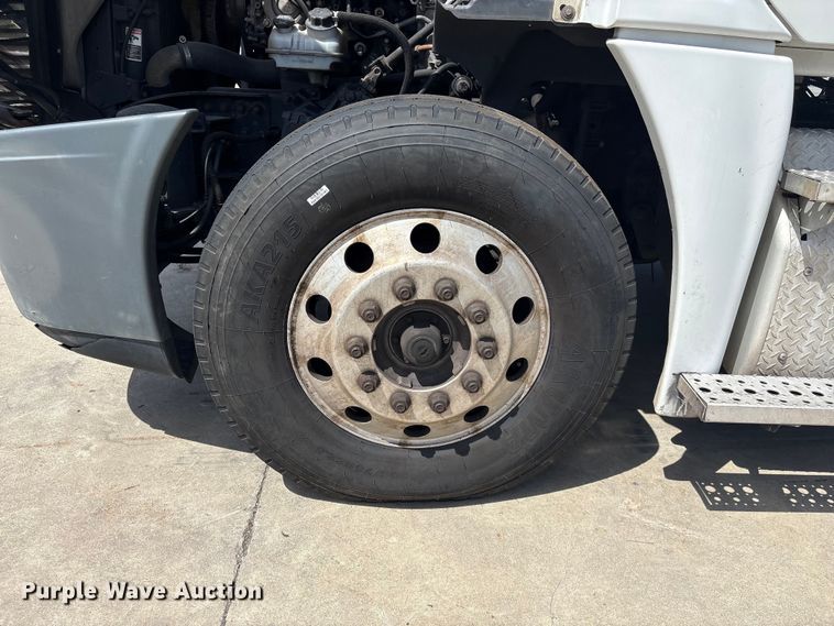 image for item YA2847 2018 Freightliner Cascadia semi truck