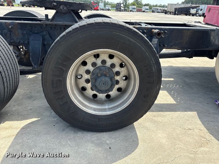 image for item YA2847 2018 Freightliner Cascadia semi truck