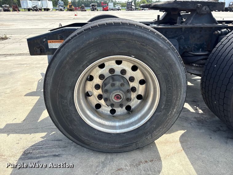 image for item YA2847 2018 Freightliner Cascadia semi truck