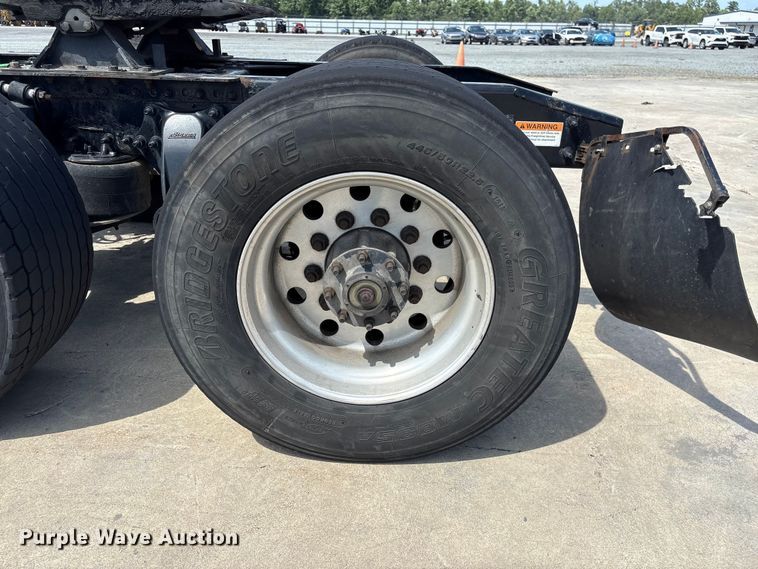 image for item YA2847 2018 Freightliner Cascadia semi truck