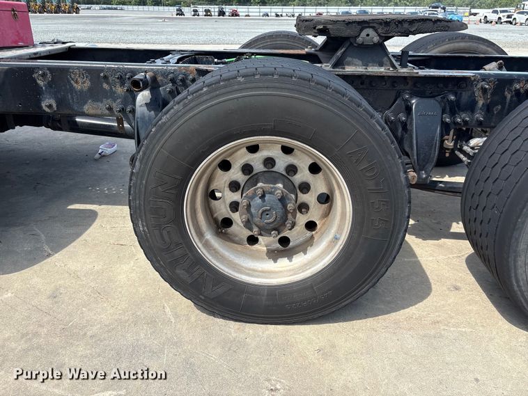 image for item YA2847 2018 Freightliner Cascadia semi truck