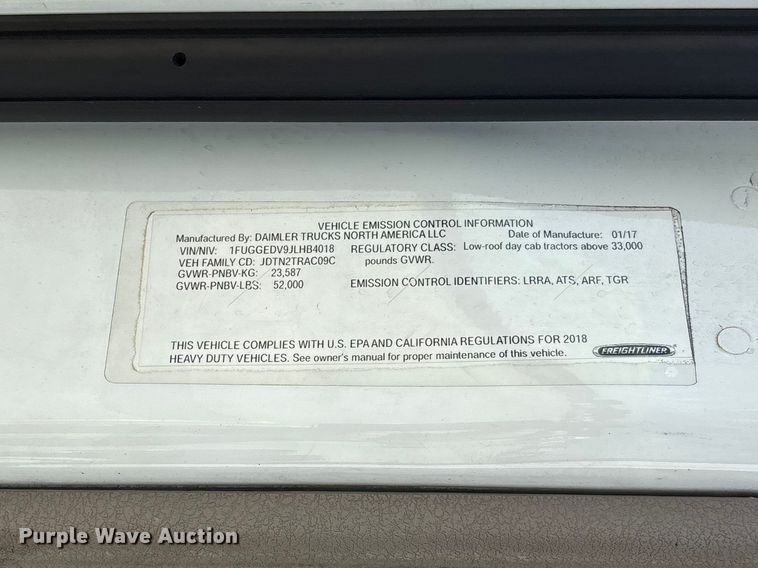 image for item YA2847 2018 Freightliner Cascadia semi truck