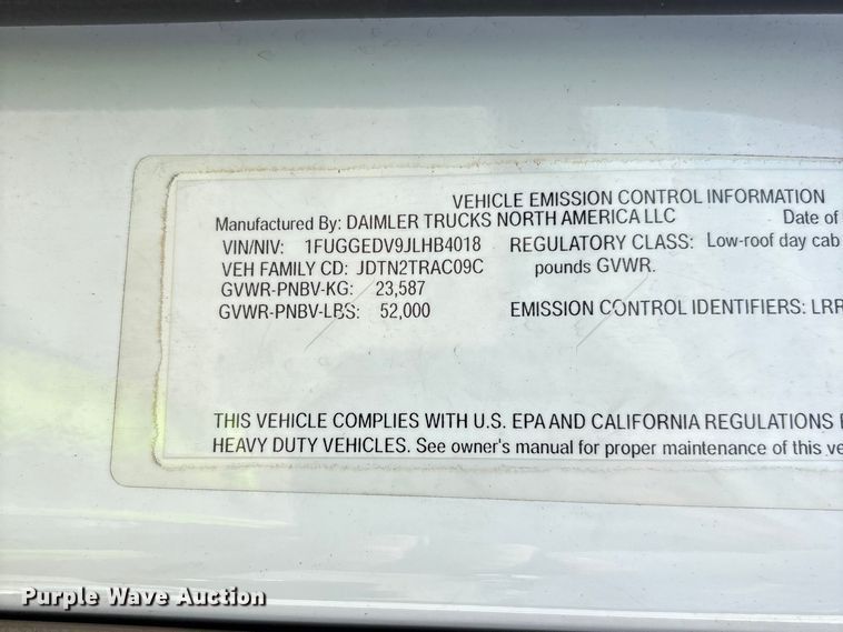 image for item YA2847 2018 Freightliner Cascadia semi truck