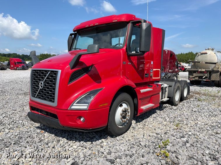 image for item YA2907 2020 Volvo VNR semi truck