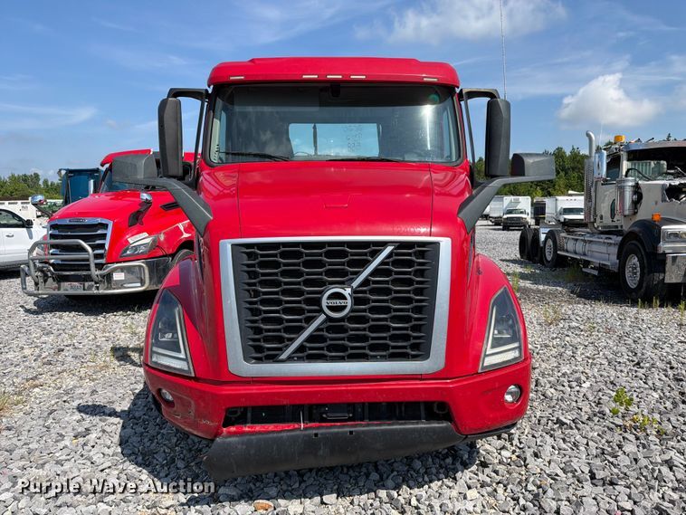 image for item YA2907 2020 Volvo VNR semi truck