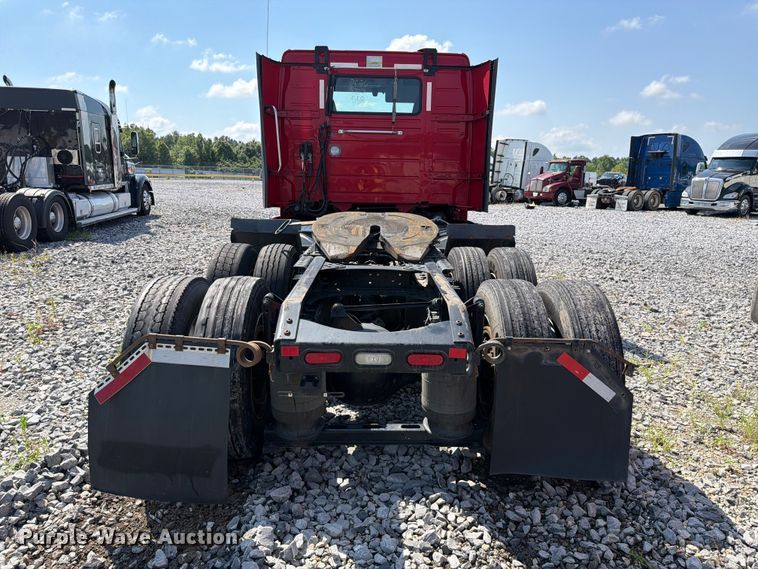 image for item YA2907 2020 Volvo VNR semi truck