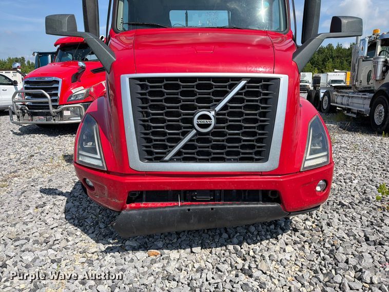 image for item YA2907 2020 Volvo VNR semi truck