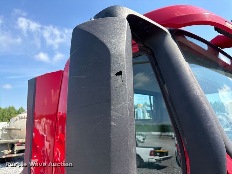 image for item YA2907 2020 Volvo VNR semi truck