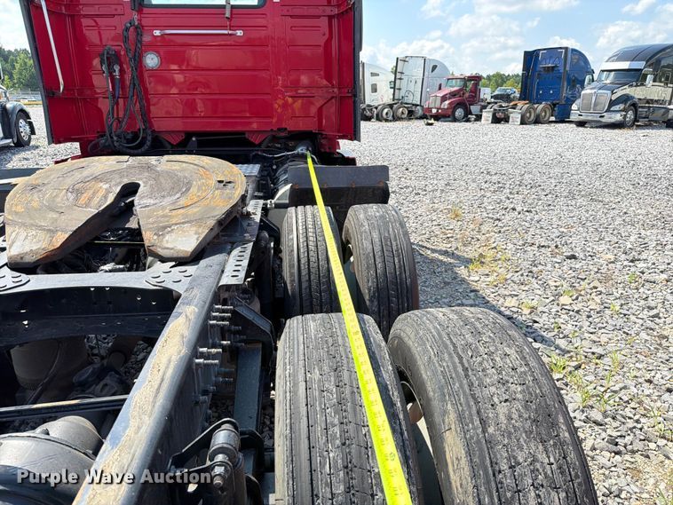 image for item YA2907 2020 Volvo VNR semi truck