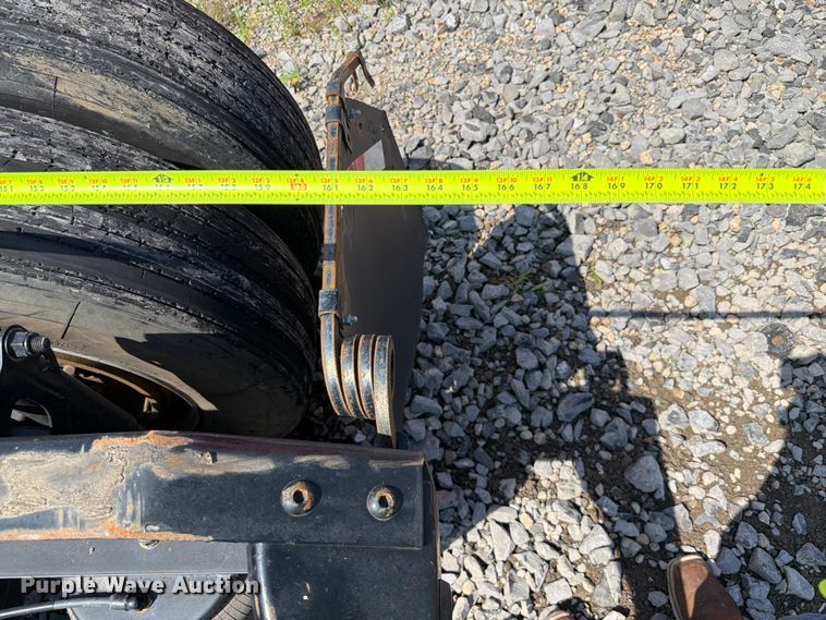 image for item YA2907 2020 Volvo VNR semi truck
