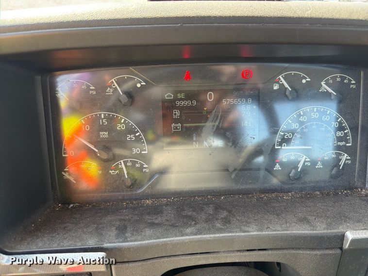 image for item YA2907 2020 Volvo VNR semi truck