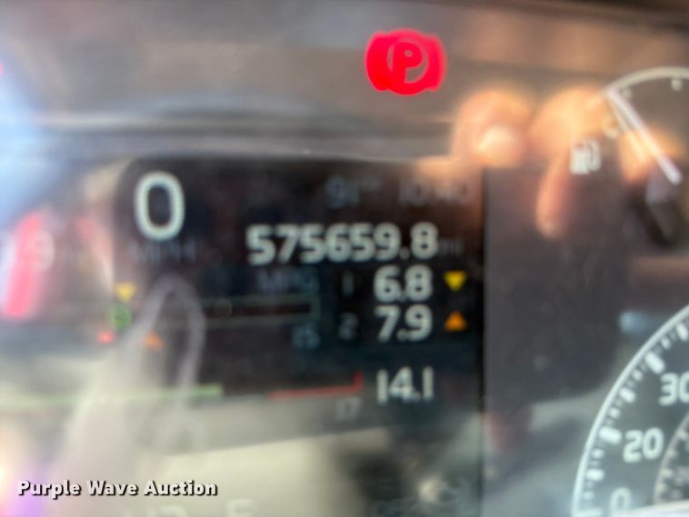 image for item YA2907 2020 Volvo VNR semi truck