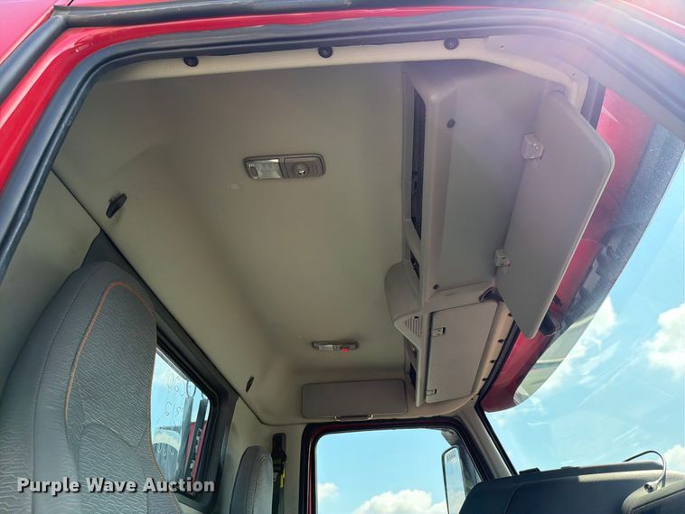 image for item YA2907 2020 Volvo VNR semi truck