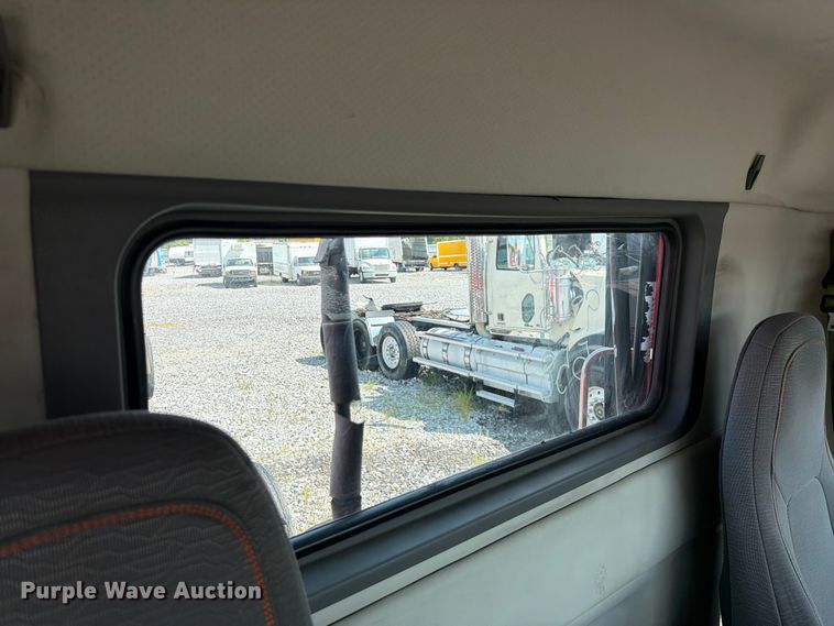 image for item YA2907 2020 Volvo VNR semi truck