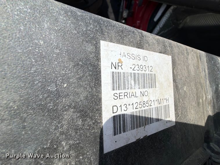 image for item YA2907 2020 Volvo VNR semi truck