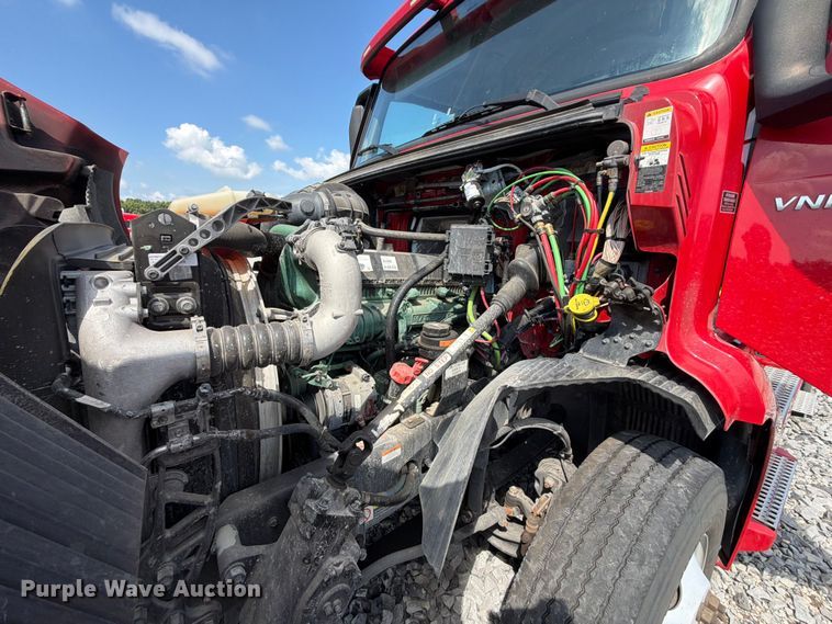 image for item YA2907 2020 Volvo VNR semi truck