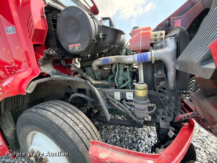 image for item YA2907 2020 Volvo VNR semi truck