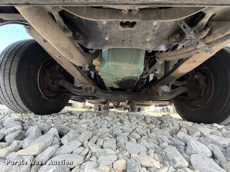 image for item YA2907 2020 Volvo VNR semi truck