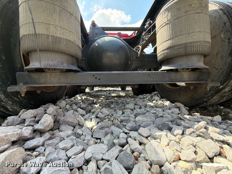 image for item YA2907 2020 Volvo VNR semi truck