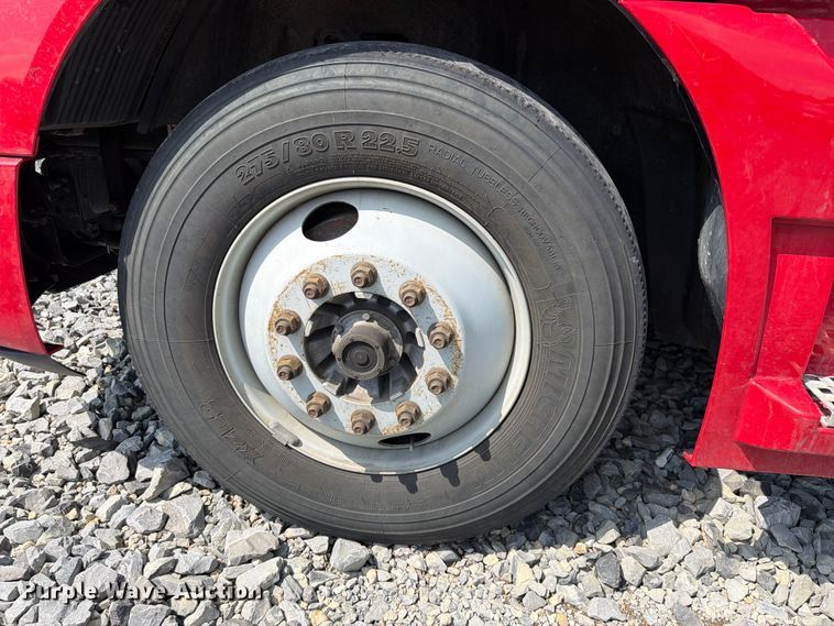 image for item YA2907 2020 Volvo VNR semi truck