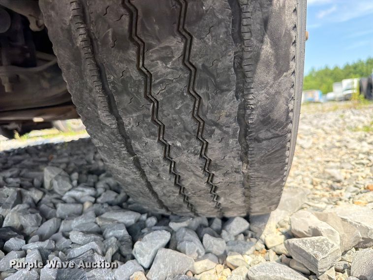 image for item YA2907 2020 Volvo VNR semi truck