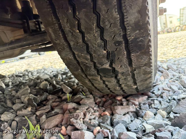 image for item YA2907 2020 Volvo VNR semi truck