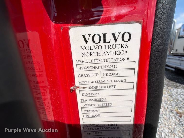image for item YA2907 2020 Volvo VNR semi truck