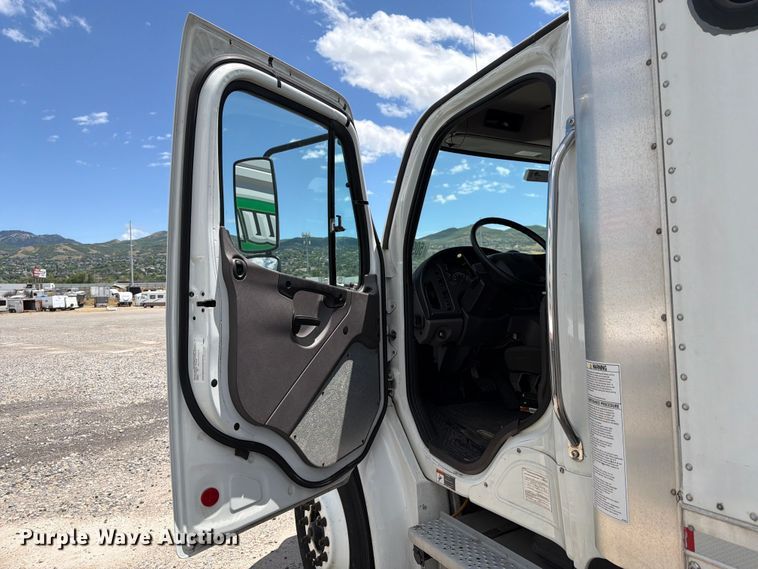 image for item YA3357 2023 Freightliner Business Class M2 box truck