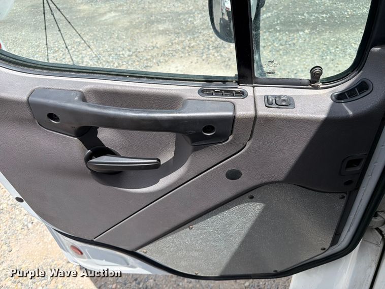 image for item YA3357 2023 Freightliner Business Class M2 box truck