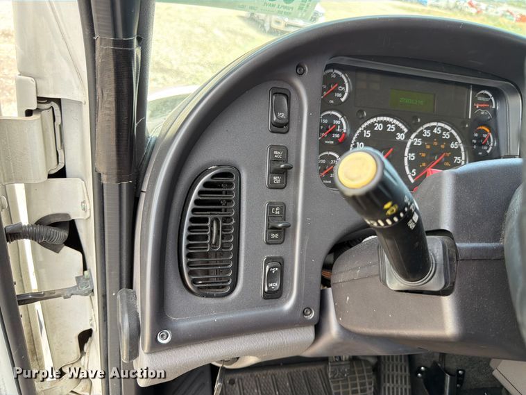 image for item YA3357 2023 Freightliner Business Class M2 box truck