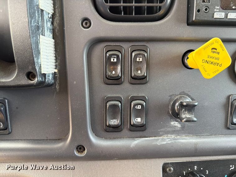 image for item YA3357 2023 Freightliner Business Class M2 box truck