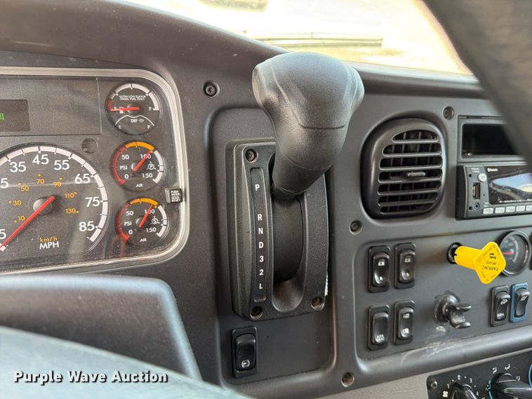 image for item YA3357 2023 Freightliner Business Class M2 box truck