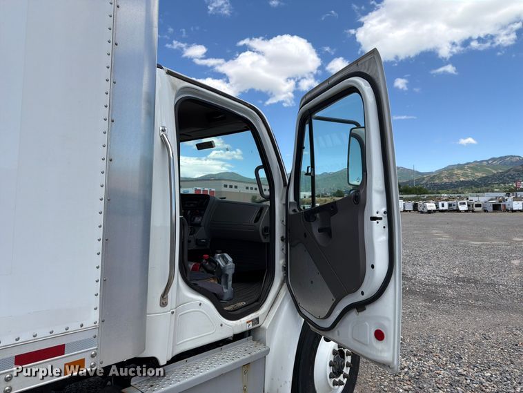 image for item YA3357 2023 Freightliner Business Class M2 box truck