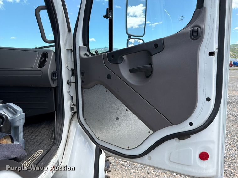 image for item YA3357 2023 Freightliner Business Class M2 box truck