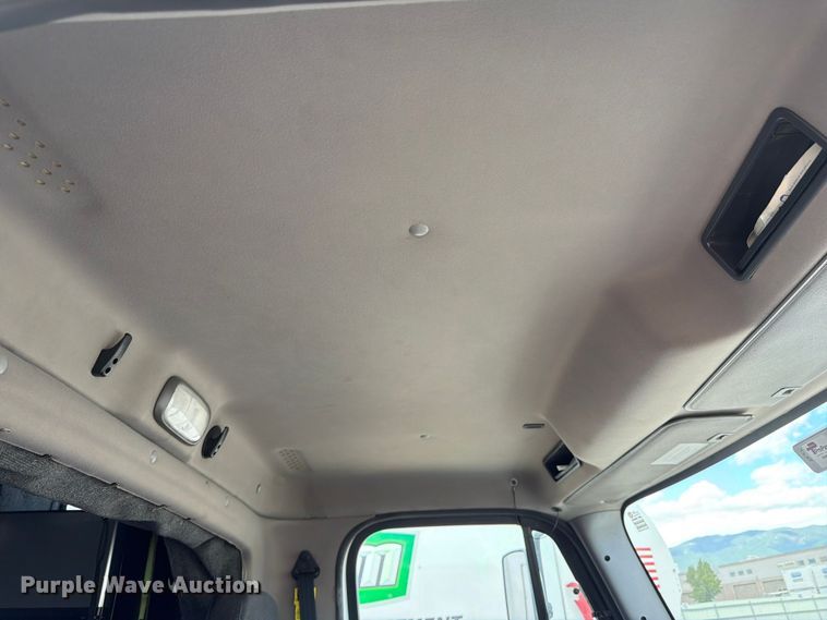 image for item YA3357 2023 Freightliner Business Class M2 box truck
