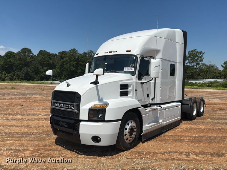 image for item YA3388 2023 Mack Anthem semi truck