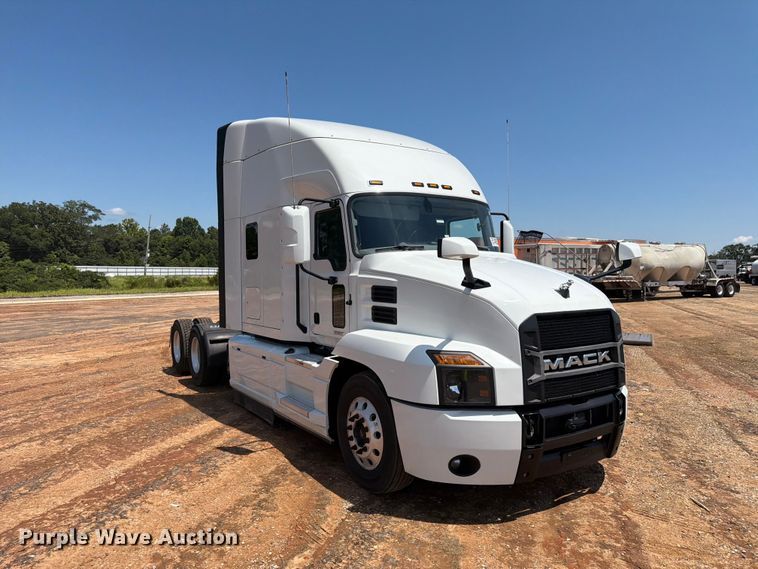 image for item YA3388 2023 Mack Anthem semi truck