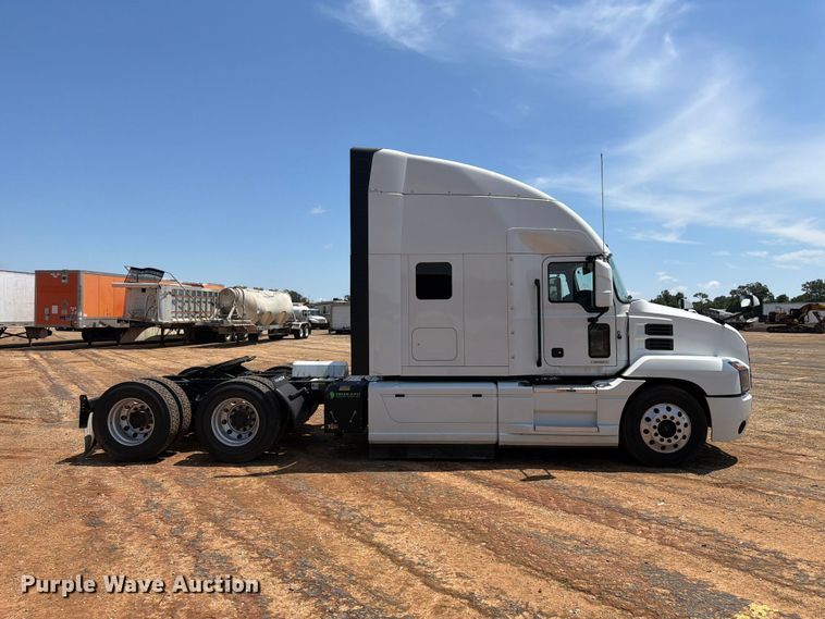image for item YA3388 2023 Mack Anthem semi truck