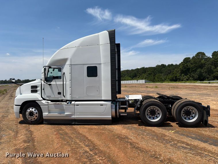 image for item YA3388 2023 Mack Anthem semi truck
