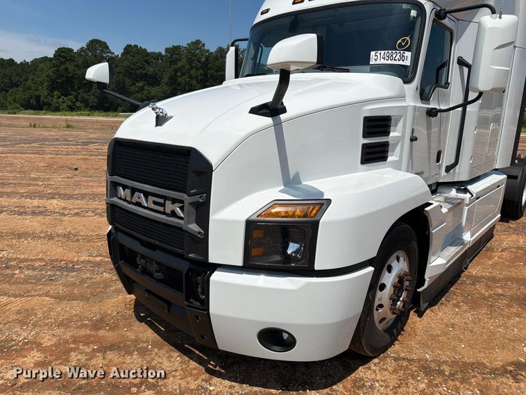 image for item YA3388 2023 Mack Anthem semi truck