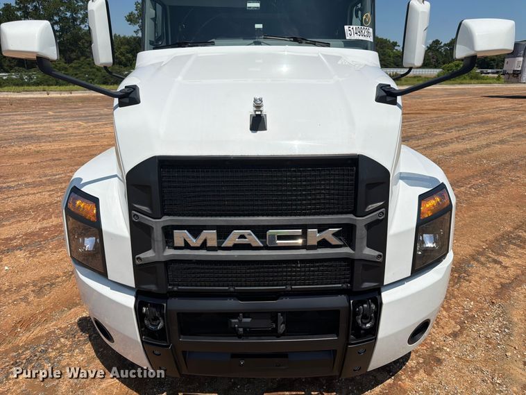 image for item YA3388 2023 Mack Anthem semi truck