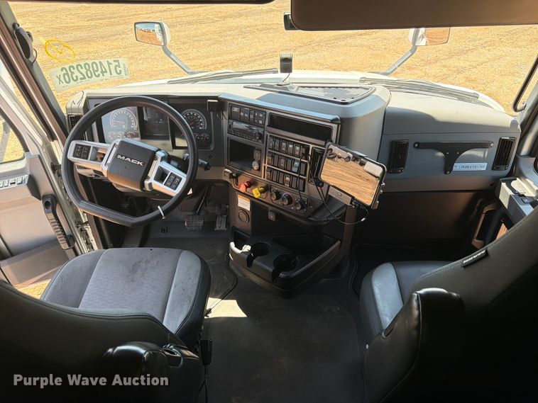 image for item YA3388 2023 Mack Anthem semi truck