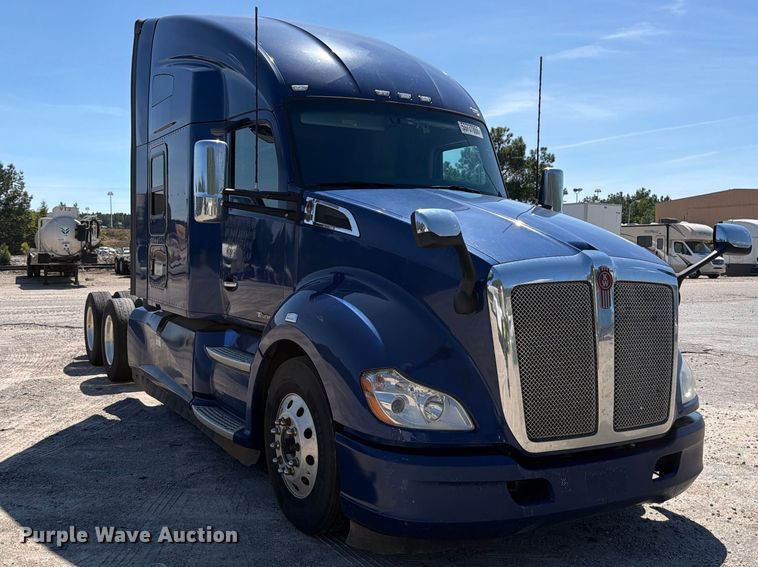 image for item YA3554 2020 Kenworth T680 semi truck