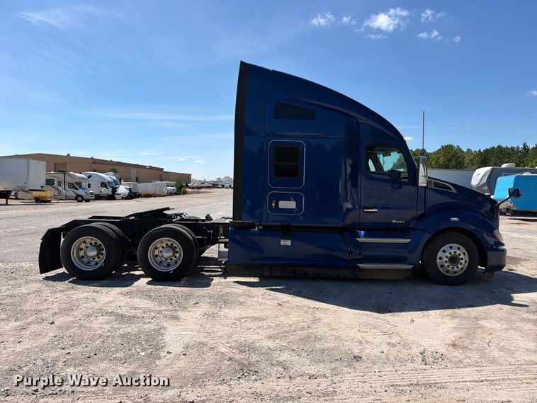 image for item YA3554 2020 Kenworth T680 semi truck