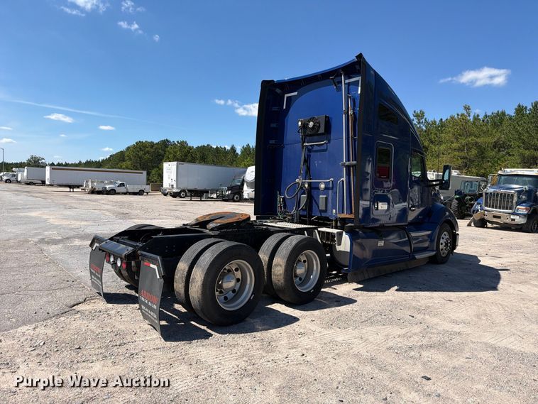 image for item YA3554 2020 Kenworth T680 semi truck