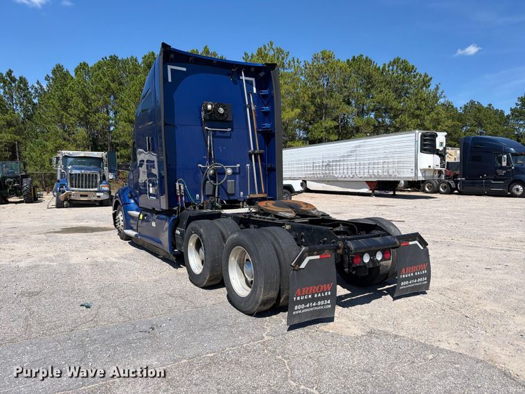image for item YA3554 2020 Kenworth T680 semi truck