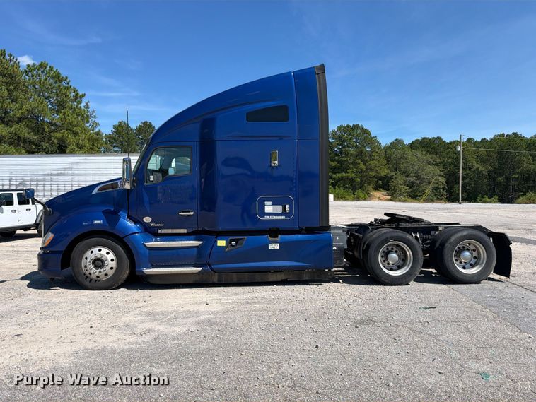 image for item YA3554 2020 Kenworth T680 semi truck