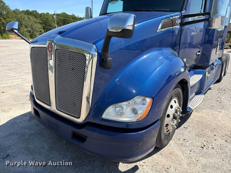 image for item YA3554 2020 Kenworth T680 semi truck