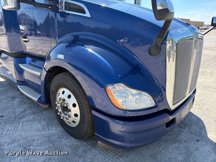 image for item YA3554 2020 Kenworth T680 semi truck