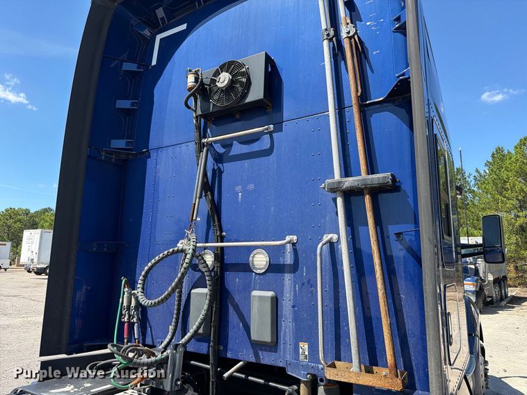 image for item YA3554 2020 Kenworth T680 semi truck
